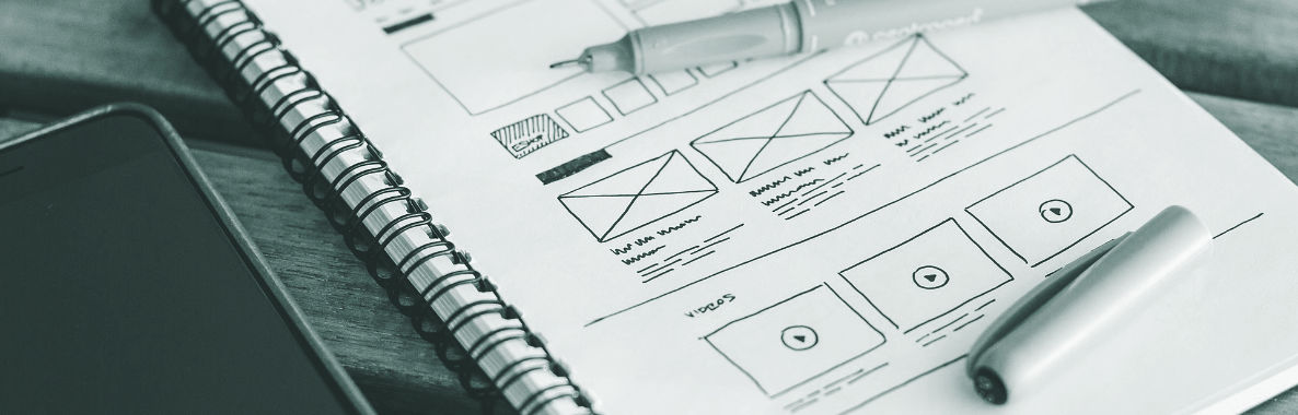 WebDesign: Das Bild zeigt eine auf Papier gezeichnete Vorlage für ein Screen-Design